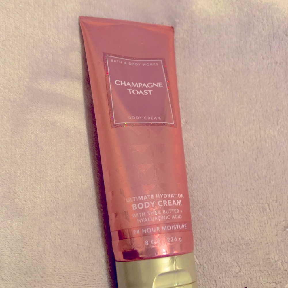 Champagne toast lotion 8 oz, NEW💖.